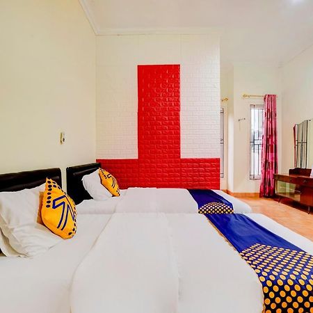 Radio Backpacker Guesthouse Syariah Bandung Exterior photo