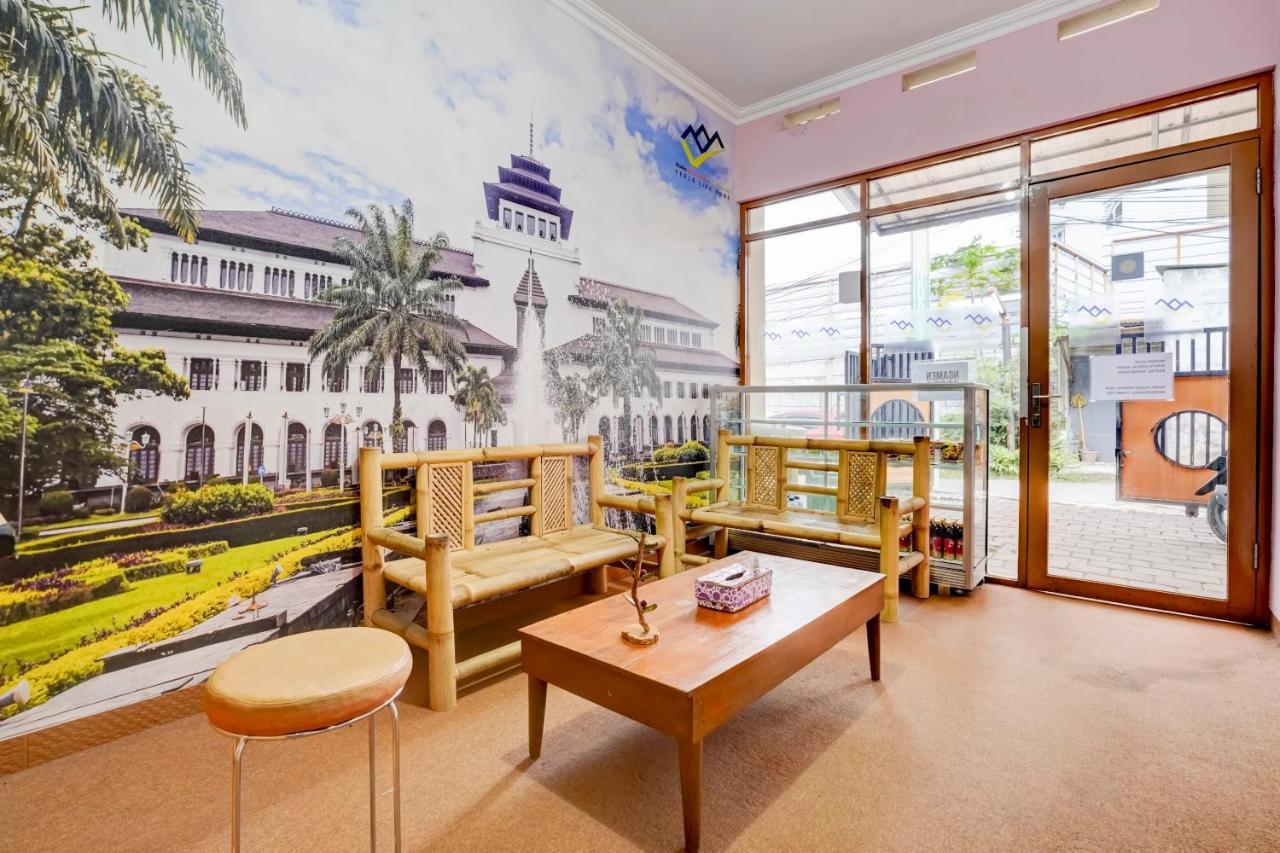 Radio Backpacker Guesthouse Syariah Bandung Exterior photo