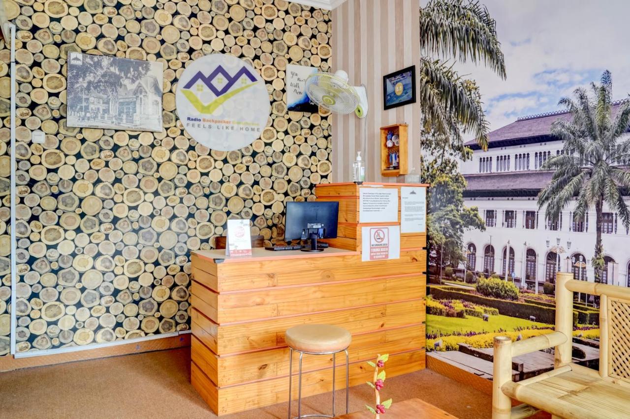 Radio Backpacker Guesthouse Syariah Bandung Exterior photo