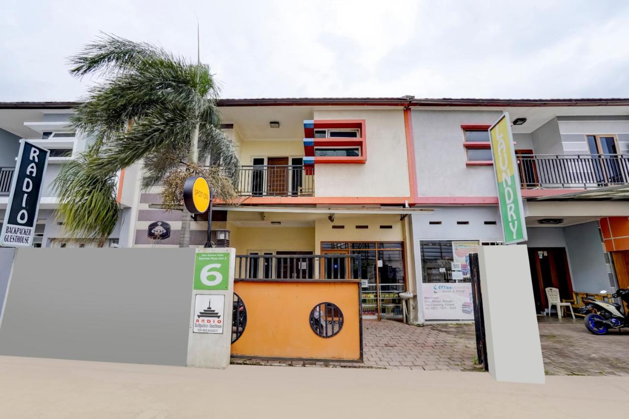 Radio Backpacker Guesthouse Syariah Bandung Exterior photo