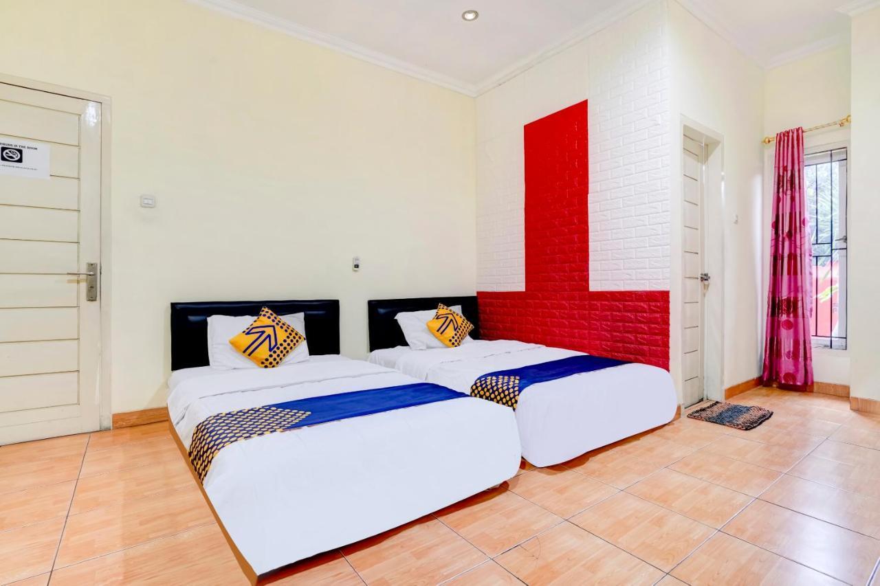 Radio Backpacker Guesthouse Syariah Bandung Exterior photo