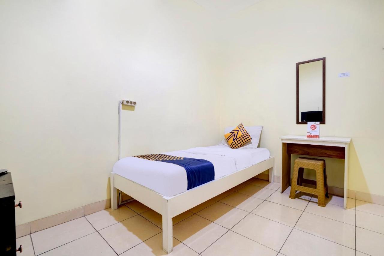 Radio Backpacker Guesthouse Syariah Bandung Exterior photo