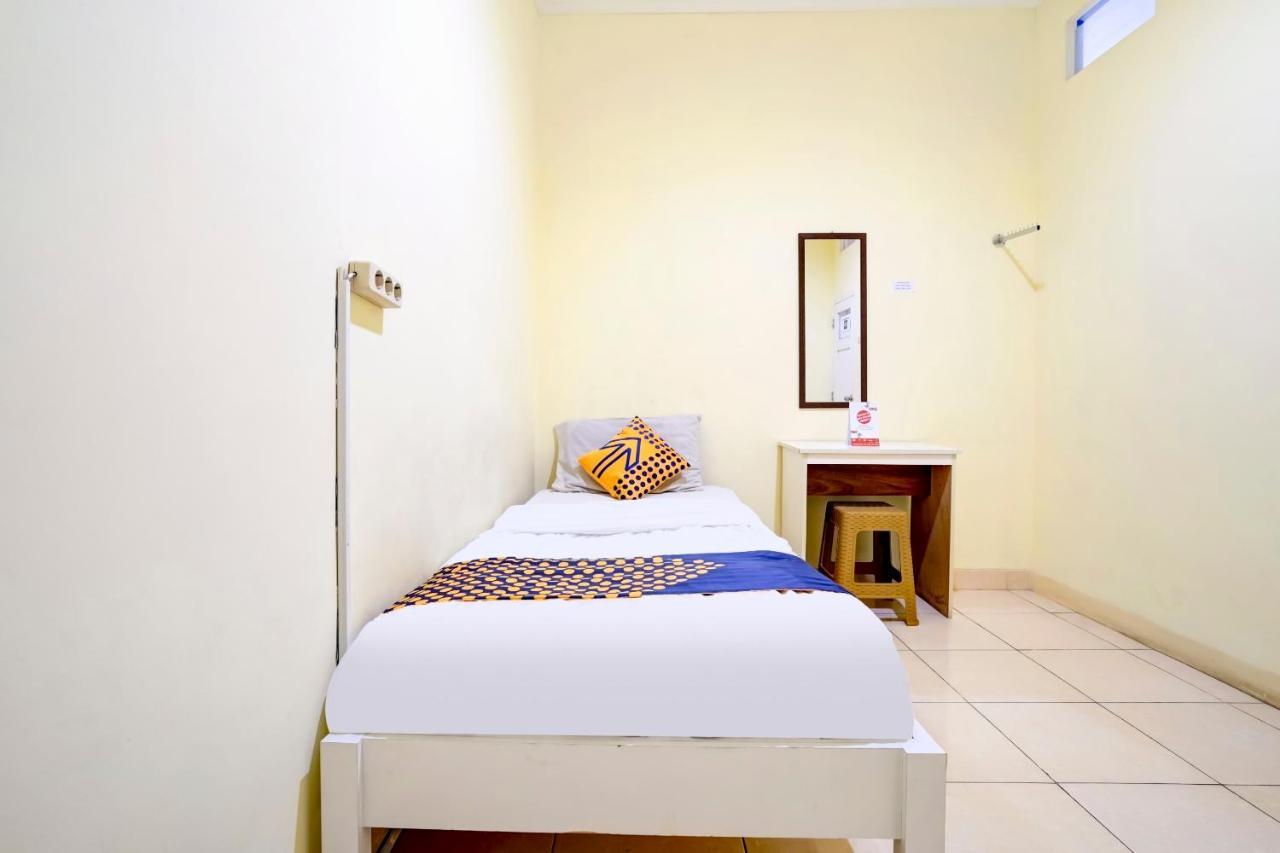 Radio Backpacker Guesthouse Syariah Bandung Exterior photo