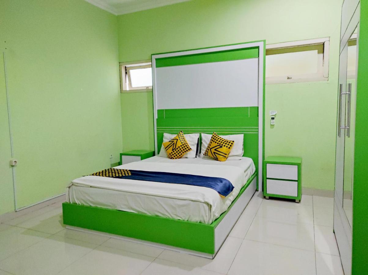 Radio Backpacker Guesthouse Syariah Bandung Exterior photo