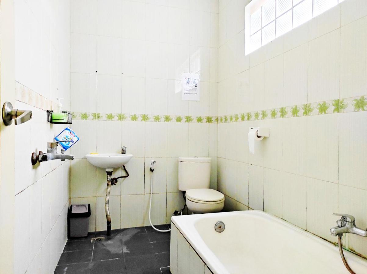 Radio Backpacker Guesthouse Syariah Bandung Exterior photo