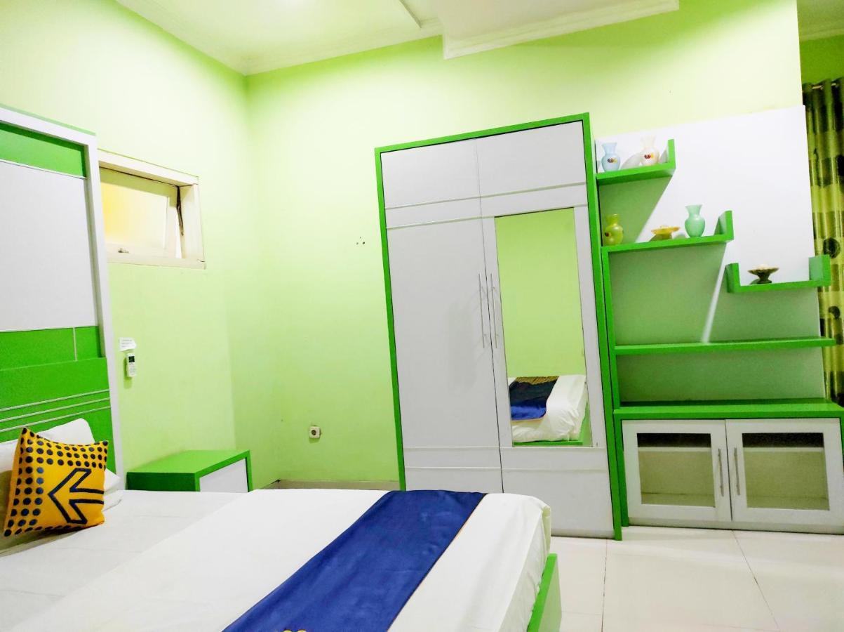 Radio Backpacker Guesthouse Syariah Bandung Exterior photo