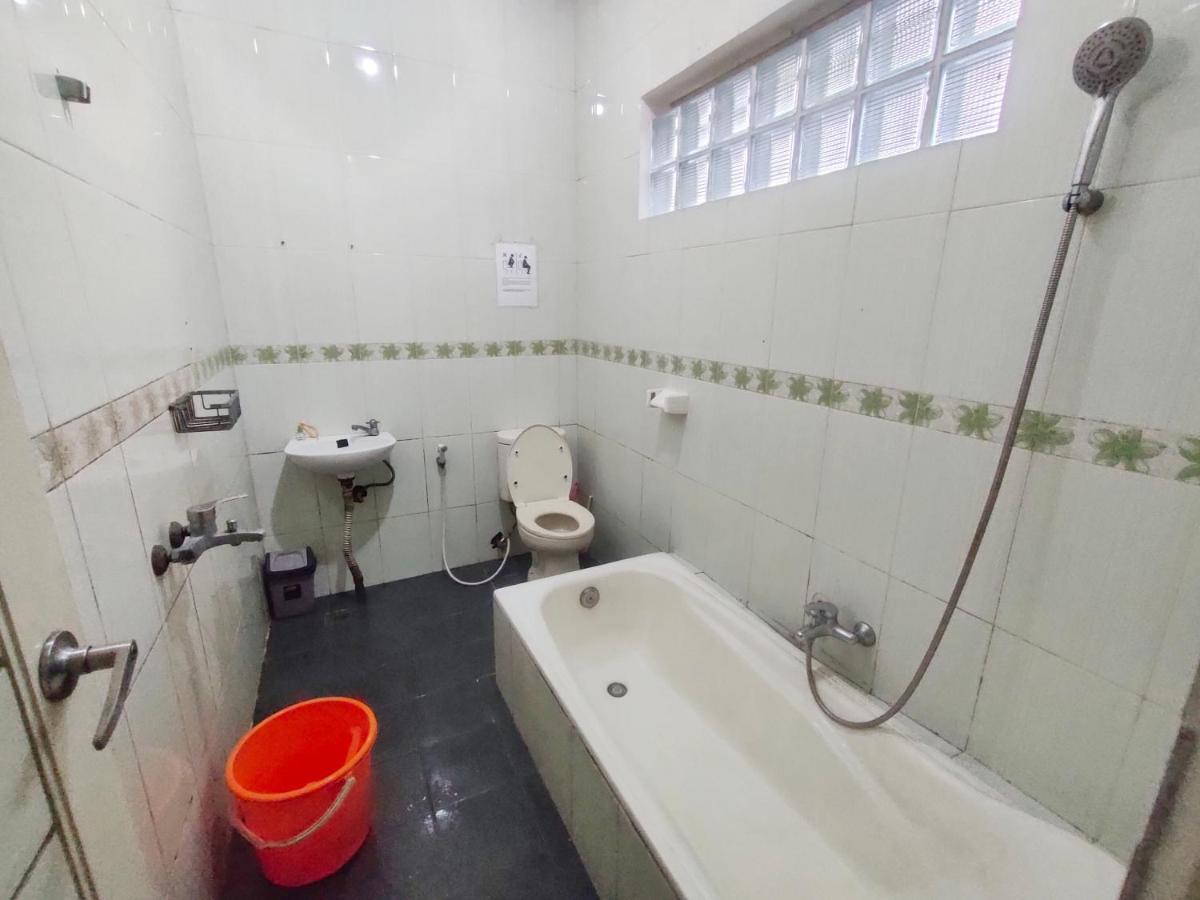 Radio Backpacker Guesthouse Syariah Bandung Exterior photo